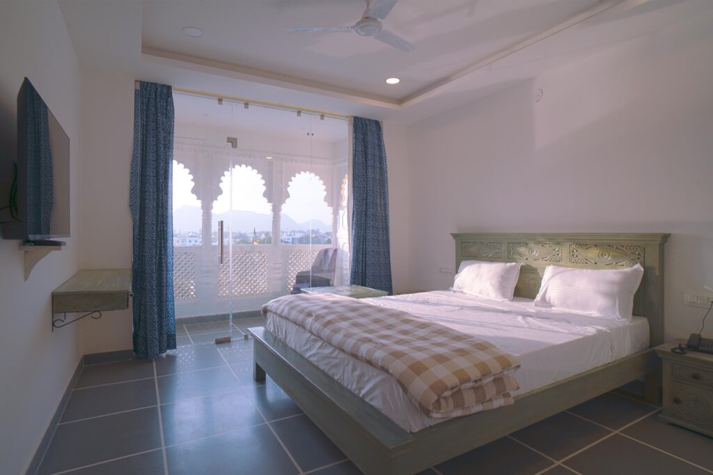 lake view room